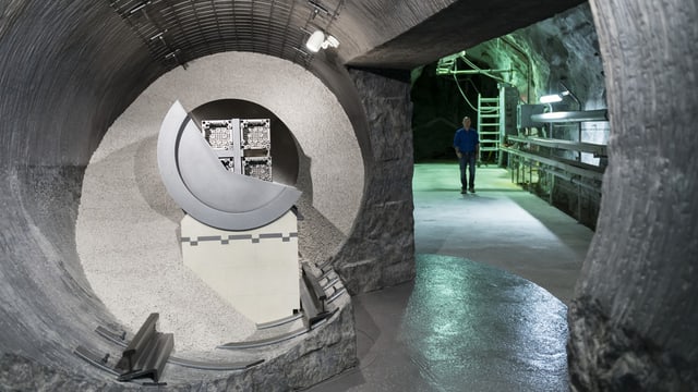 Das Modell eines Behälters für radioaktiven Atommüll, im Nagra Felslabor Grimsel. Das Modell eines Behälters für radioaktiven Atommüll, im Nagra Felslabor Grimsel.