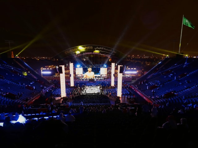 Vor Kurzem wurde hier noch der WM-Kampf im Boxen ausgetragen, nun macht der Tennis-Tross in der Arena Halt. Vor Kurzem wurde hier noch der WM-Kampf im Boxen ausgetragen, nun macht der Tennis-Tross in der Arena Halt.