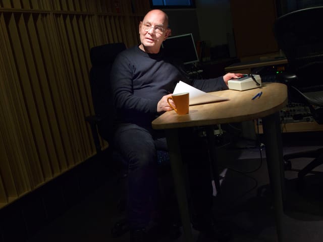 Lars Norén in einem Radiostudio Lars Norén in einem Radiostudio