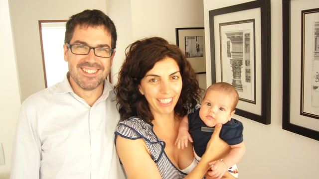 Das Architekten-Ehepaar Sandra Formigo und Carlos Ríos mit Sohn. Das Architekten-Ehepaar Sandra Formigo und Carlos Ríos mit Sohn.