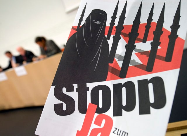 Plakat der SVP zur Minarett-Initiative. Plakat der SVP zur Minarett-Initiative.