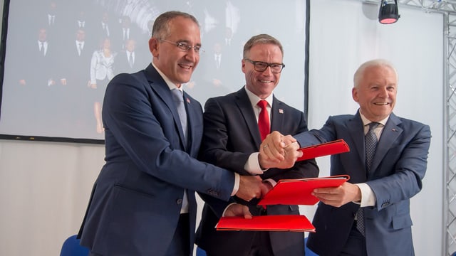 Renato Mazzoncini, Andreas Meyer und Rüdiger Grube während einer Pressekonferenz. Renato Mazzoncini, Andreas Meyer und Rüdiger Grube während einer Pressekonferenz.