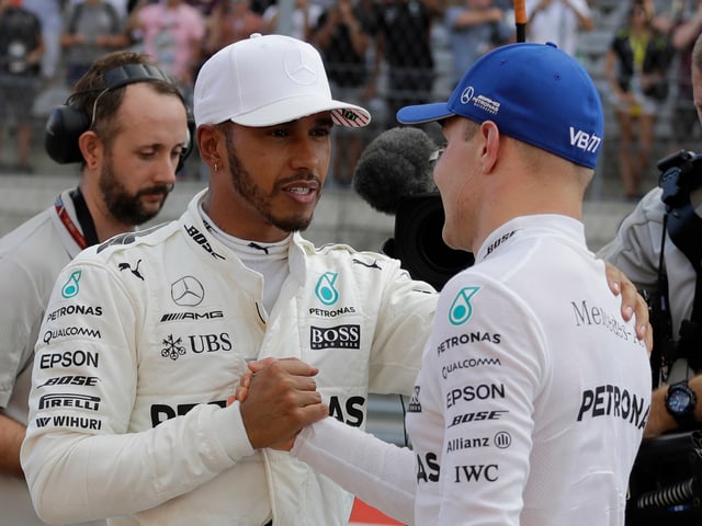 Lewis Hamilton (l.) und Valtteri Bottas.