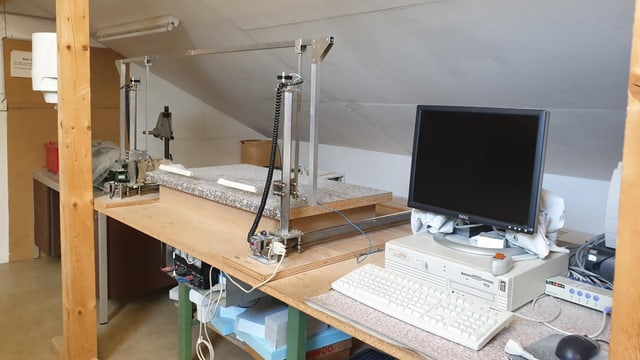 Computer und Schneidmaschine Computer und Schneidmaschine