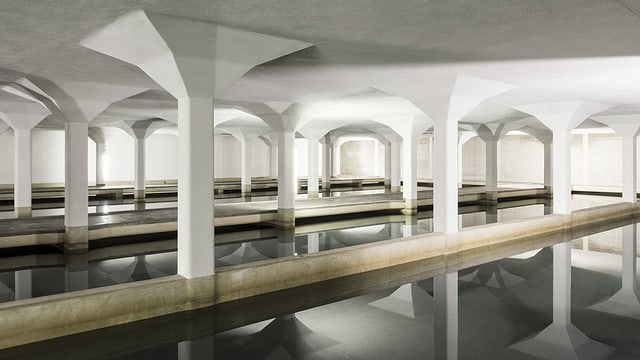 Im Seewasserwerk Lengg in Zürich werden pro Tag rund 250'000 Kubikmeter Trinkwasser aufbereitet. Im Seewasserwerk Lengg in Zürich werden pro Tag rund 250'000 Kubikmeter Trinkwasser aufbereitet.