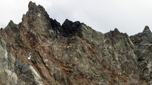 Die Unfallstelle in felsigem Gebiet der abgestuerzten F/A-18 auf dem Sustenpass, aufgenommen am Mittwoch, 31. August 2016. Die Unfallstelle in felsigem Gebiet der abgestuerzten F/A-18 auf dem Sustenpass, aufgenommen am Mittwoch, 31. August 2016.