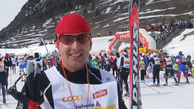 Anderas Wieland cun skis da passlung avant la partenza. Anderas Wieland cun skis da passlung avant la partenza.