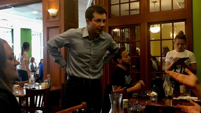 Der Präsidentschaftskandidat im Restaurant Der Präsidentschaftskandidat im Restaurant