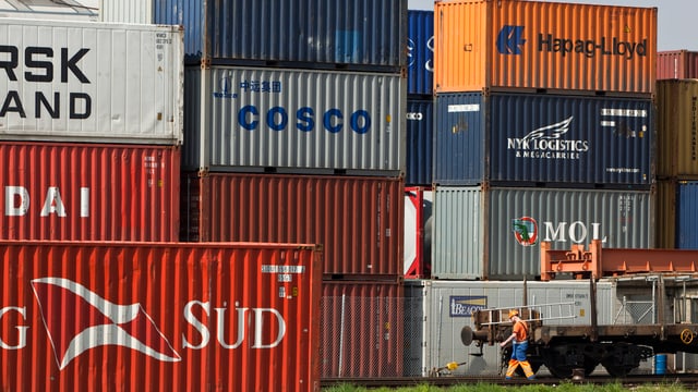 Container-Schiff bei Nacht Container-Schiff bei Nacht
