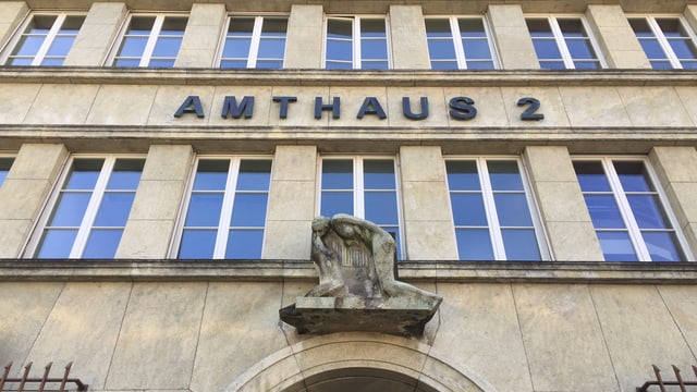 Haus mit Aufschrift Amthaus 2 Haus mit Aufschrift Amthaus 2