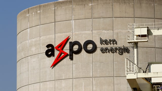 Axpo-Logo prangt auf einer Mauer Axpo-Logo prangt auf einer Mauer