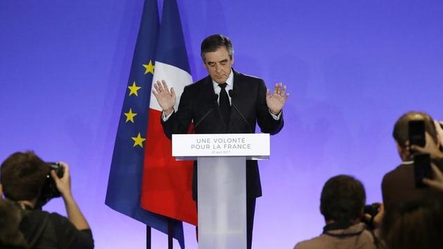 Fillon am Rednerpult. Fillon am Rednerpult.