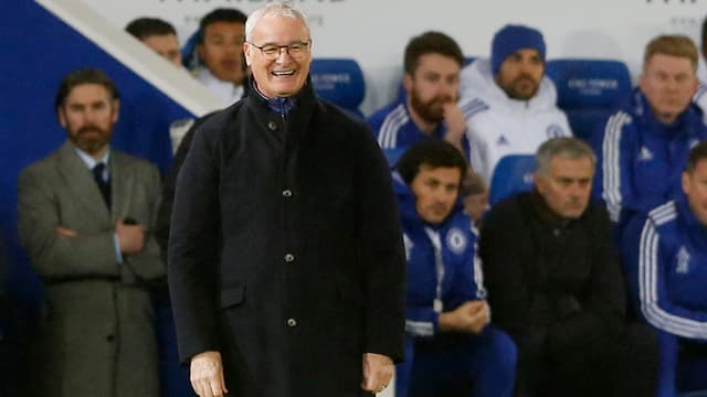 Ranieri mit breitem Grinsen, Mourinho mit versteinerter Miene Ranieri mit breitem Grinsen, Mourinho mit versteinerter Miene
