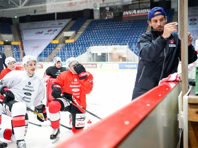 Patrick Fischer im Training vor dem Deutschland Cup. Patrick Fischer im Training vor dem Deutschland Cup.