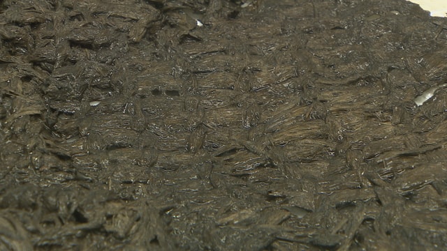 Dieses Bast-Geflecht wurde 2019 geborgen, es ist eine über 6000 Jahre alte Tasche. Dieses Bast-Geflecht wurde 2019 geborgen, es ist eine über 6000 Jahre alte Tasche.