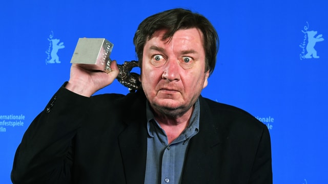 Aki Kaurismäki mit Silbernen Bär. Aki Kaurismäki mit Silbernen Bär.