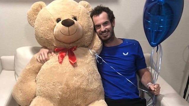 Murray mit einem Teddybär. Murray mit einem Teddybär.