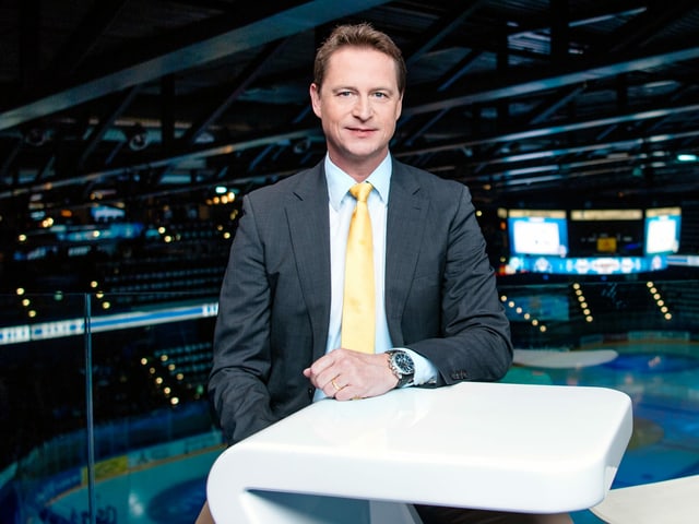 Mario Rottaris lehnt sich an einem Stehpult an. Mario Rottaris lehnt sich an einem Stehpult an.