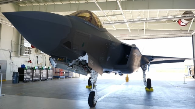 Blick auf den F-35 von unten Blick auf den F-35 von unten