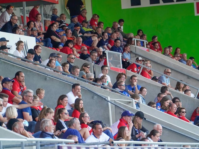 Zuschauer ohne Masken bei einem Testspiel des FC St. Gallen. Zuschauer ohne Masken bei einem Testspiel des FC St. Gallen.
