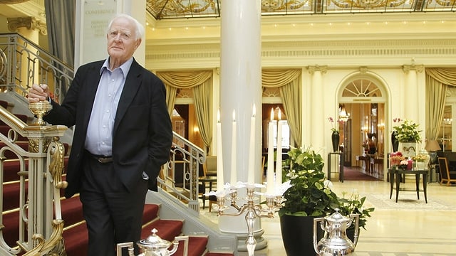 Der britische Schriftsteller John le Carré am 26. September 2010 im Hotel Bellevue in Bern. Der britische Schriftsteller John le Carré am 26. September 2010 im Hotel Bellevue in Bern.