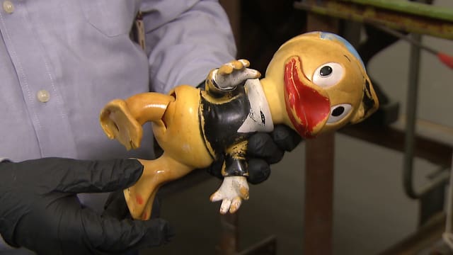 Eine Entenfigur. Eine Entenfigur.