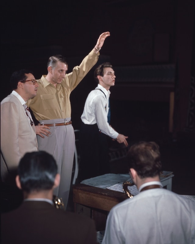 Komponist Pete Rugolo, Stan Kenton und Bob Graettinger. Komponist Pete Rugolo, Stan Kenton und Bob Graettinger.