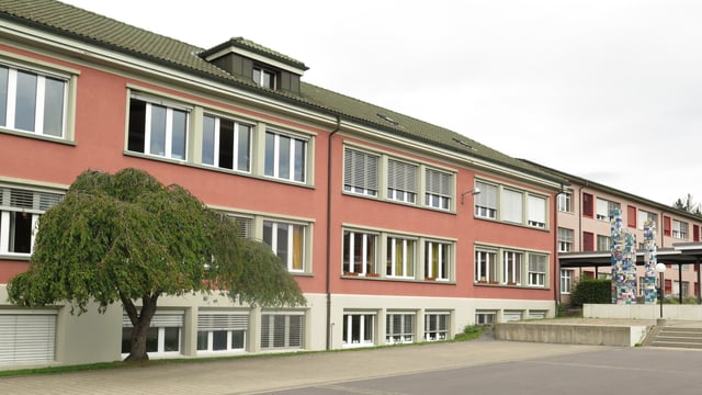 Das Hessgutschulhaus im Liebefeld. Das Hessgutschulhaus im Liebefeld.