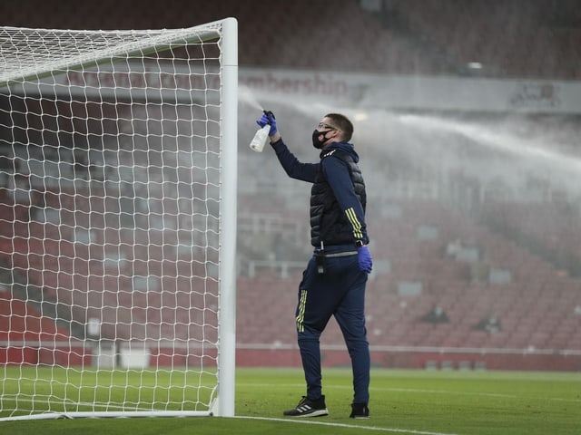 Das Tor wird vorbereitet für das Spiel Arsenal gegen West Ham United.