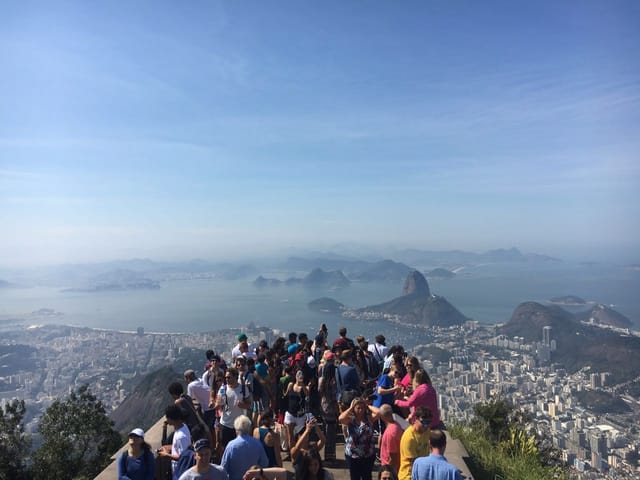 Jeder möchte auf dem Corcovado das perfekte Erinnerungsbild schiessen. Jeder möchte auf dem Corcovado das perfekte Erinnerungsbild schiessen.