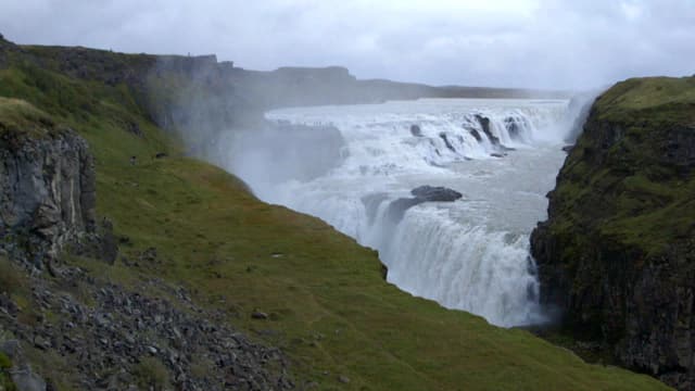 Gewaltige Wasserfälle auf Island Gewaltige Wasserfälle auf Island