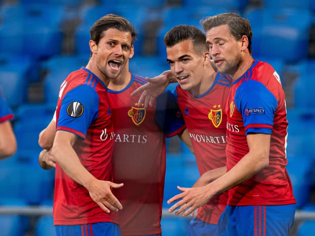 FCB-Captain Stocker und seine Teamkollegen. FCB-Captain Stocker und seine Teamkollegen.