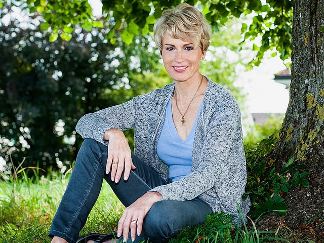 Catherine McMillan posiert für ein Foto. Catherine McMillan posiert für ein Foto.