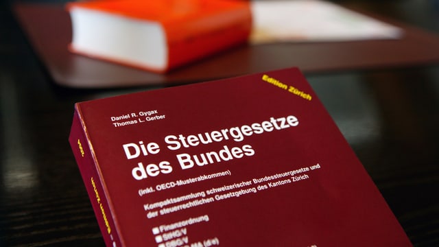 Ein Bild des Steuergesetzbuches des Bundes. Ein Bild des Steuergesetzbuches des Bundes.