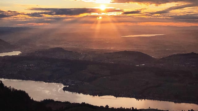 Blick von der Rigi auf den Vierwaldstättersee. Blick von der Rigi auf den Vierwaldstättersee.