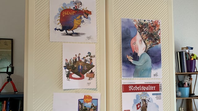 Im Arbeitszimmer des Cartoonisten hängen Arbeitsproben. Im Arbeitszimmer des Cartoonisten hängen Arbeitsproben.