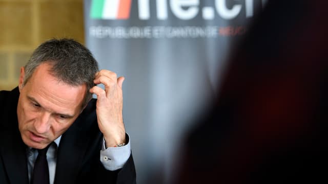 Laurent Kurth kratzt sich am Kopf. Er sieht ein bizeli verzweifelt aus. Laurent Kurth kratzt sich am Kopf. Er sieht ein bizeli verzweifelt aus.