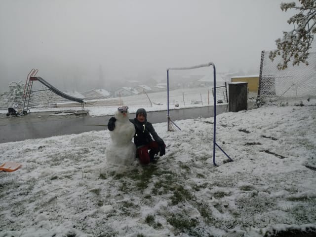 Schneemann und Kind