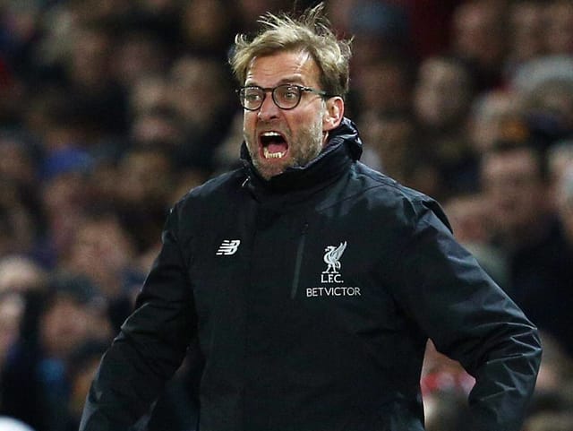 Klopp schreit entnervt am Spielfeldrand