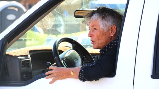 Donna Johnson in ihrem Pick-Up. Donna Johnson in ihrem Pick-Up.