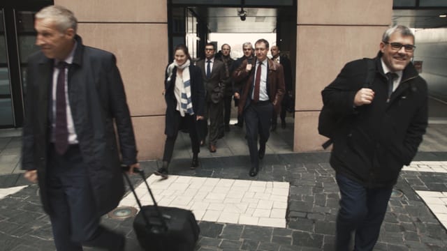 Gruppe von Menschen unterwegs Gruppe von Menschen unterwegs