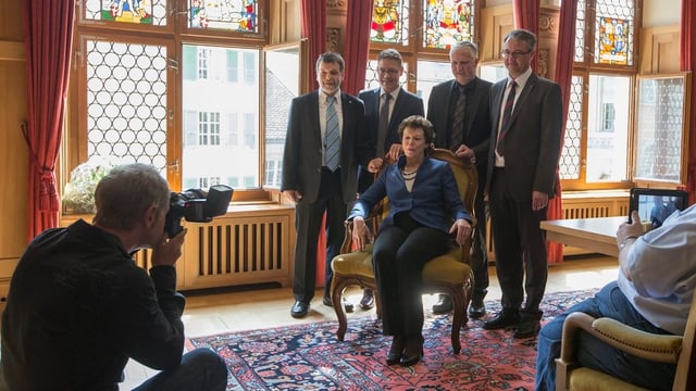 Regierung posiert im Rathaus für Fotografen. Regierung posiert im Rathaus für Fotografen.