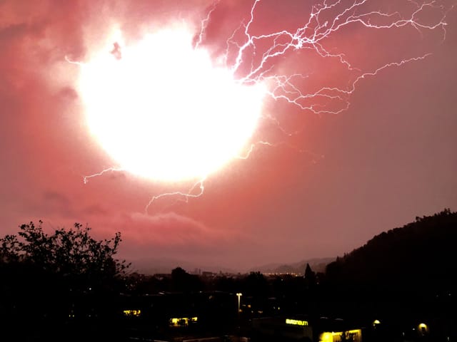 Ein Feuerball am Himmel.