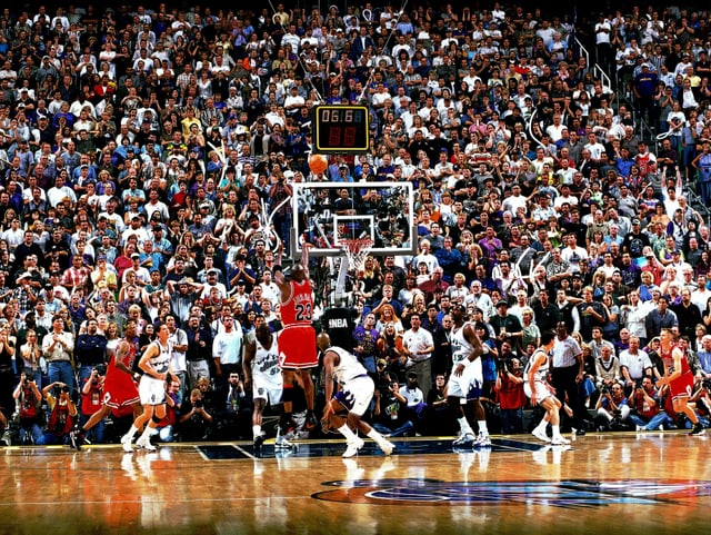 Michael Jordan wirft. Michael Jordan wirft.