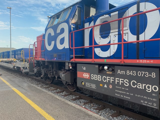 Eine Rangierlokomotive von SBB Cargo im Terminal Dietikon. Eine Rangierlokomotive von SBB Cargo im Terminal Dietikon.