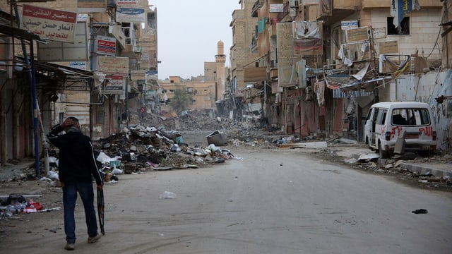 Kämpfer der oppositionellen Freien Syrischen Armee in Deir al-Zor Kämpfer der oppositionellen Freien Syrischen Armee in Deir al-Zor