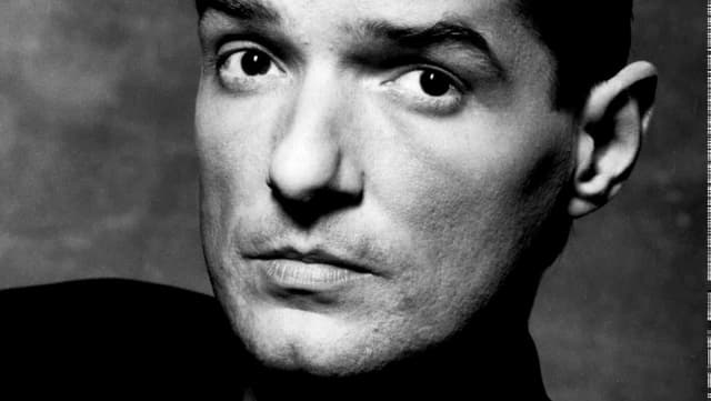 Falco im Schwarz-Weiss-Porträt. Falco im Schwarz-Weiss-Porträt.