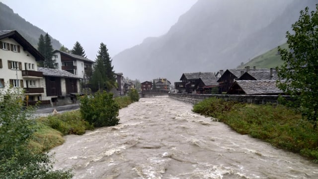 Reissender Fluss quer durch die Gemeinde Vals. Reissender Fluss quer durch die Gemeinde Vals.