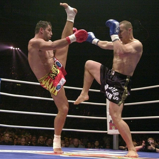 Andy Hug führt den Andy-Kick aus. Andy Hug führt den Andy-Kick aus.