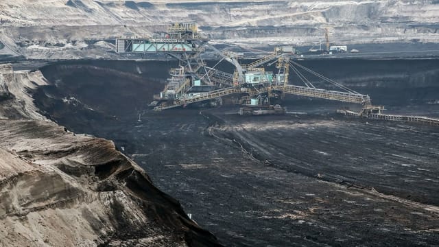 Braunkohleabbau in Profen, im mitteldeutschen Revier Braunkohleabbau in Profen, im mitteldeutschen Revier